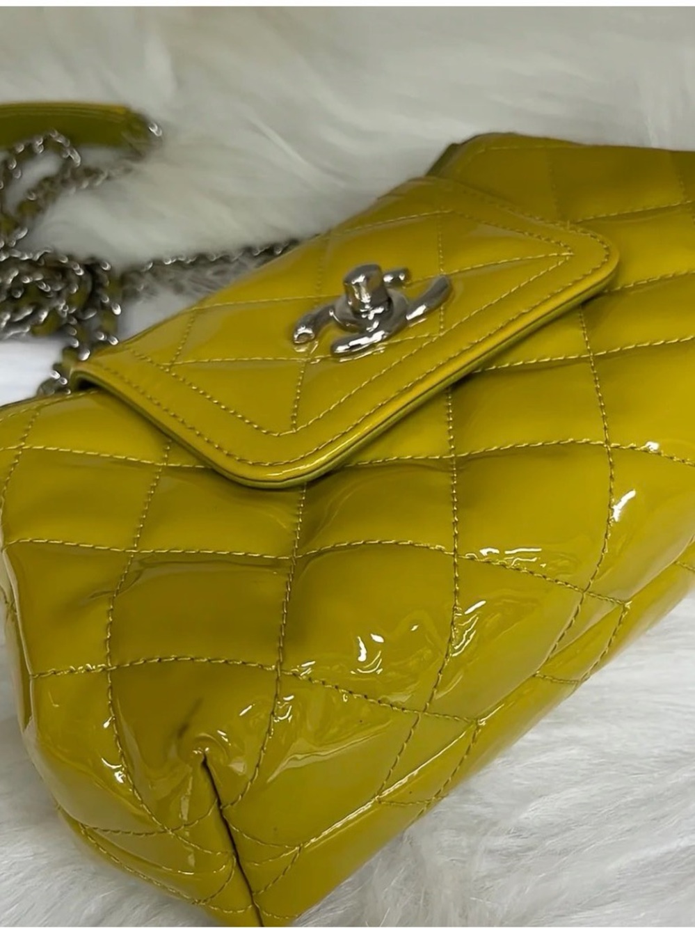 CHANEL Yellow Patent Quilted Flap Shoulder Bag with Chain Strap - Picture 4 of 4
